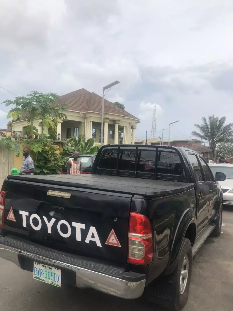 Toyota Hilux   - 2013