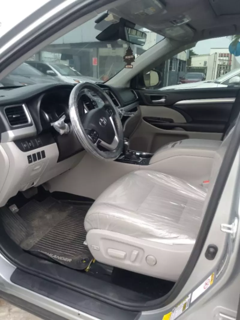 Toyota Highlander   - 2019