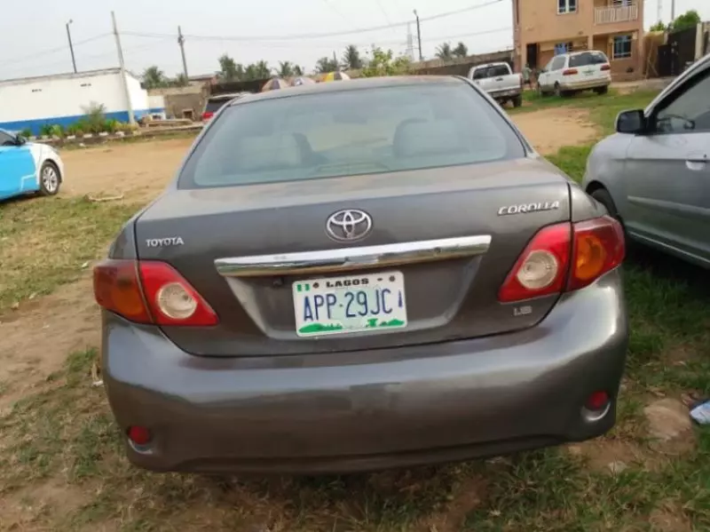 Toyota Corolla   - 2009