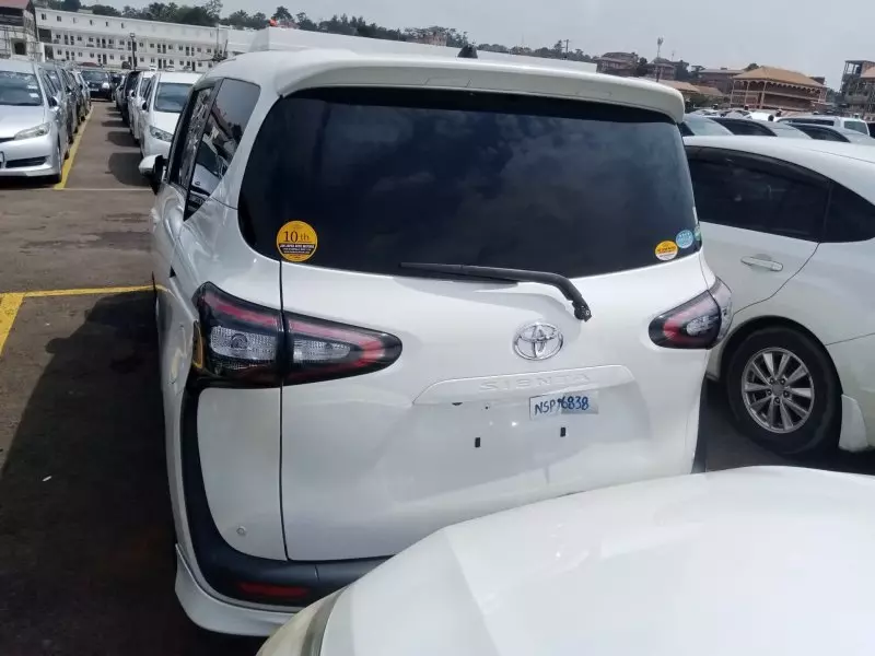 Toyota Sienta   - 2016
