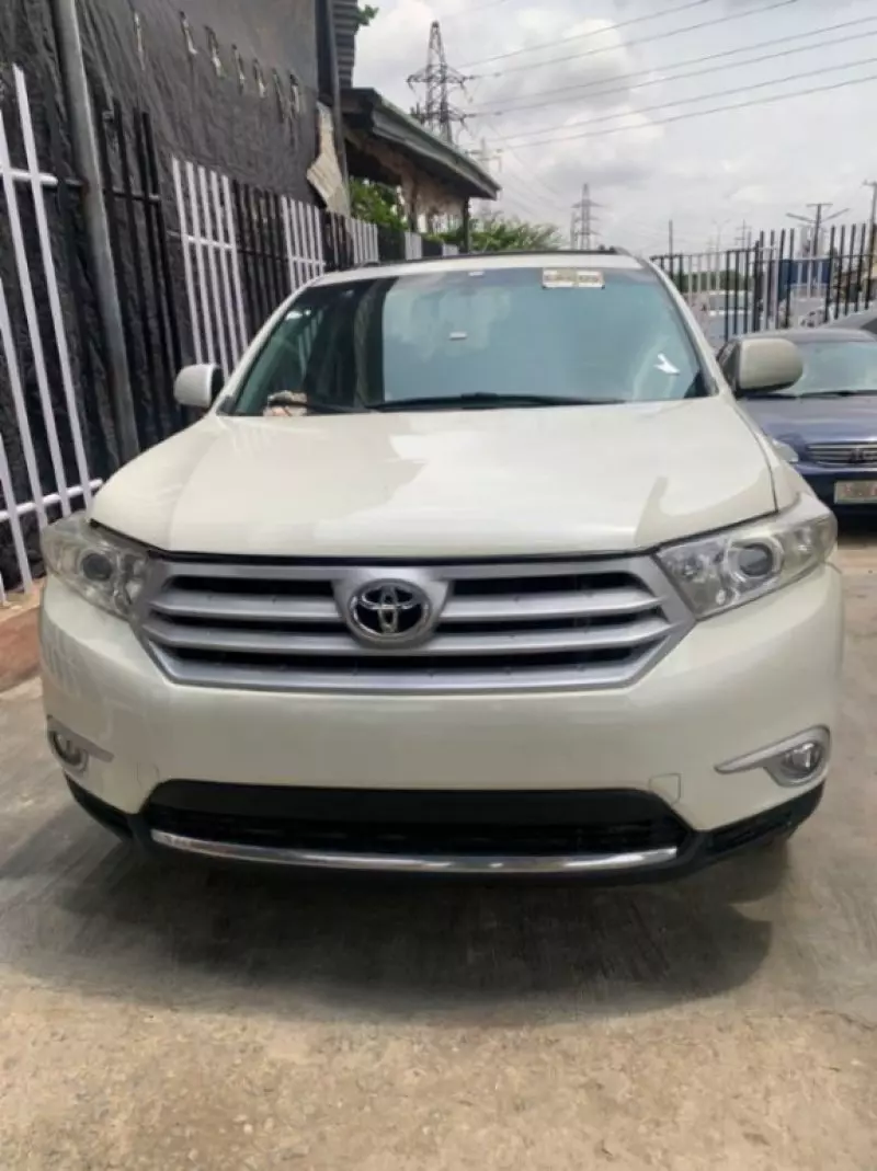 Toyota Highlander   - 2012