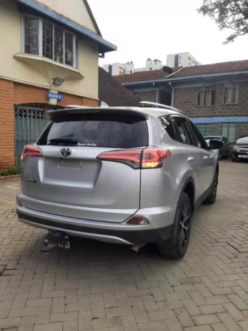 Toyota RAV4   - 2016