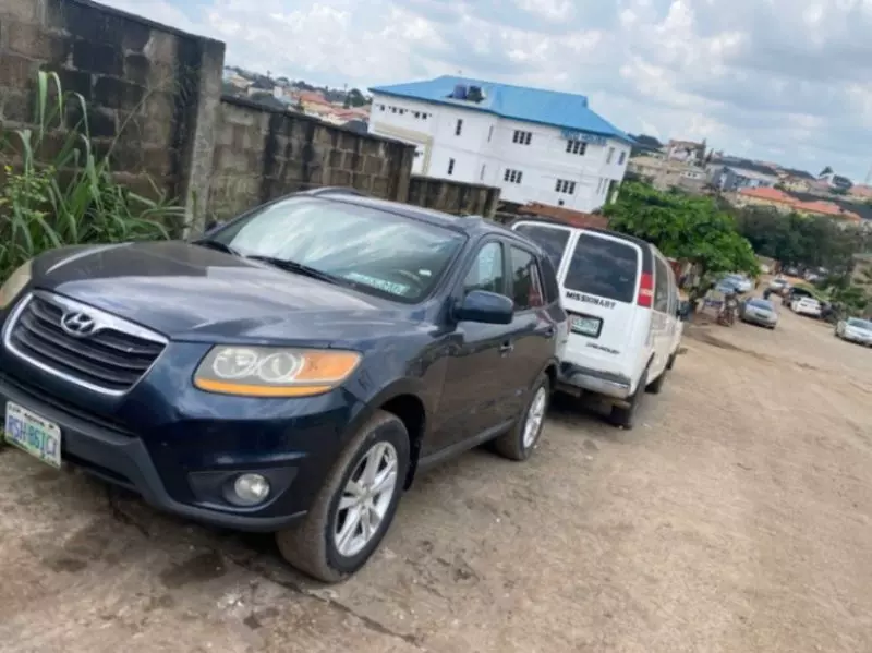 Hyundai Santa Fe   - 2011