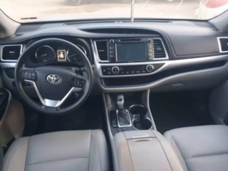 Toyota Highlander   - 2016