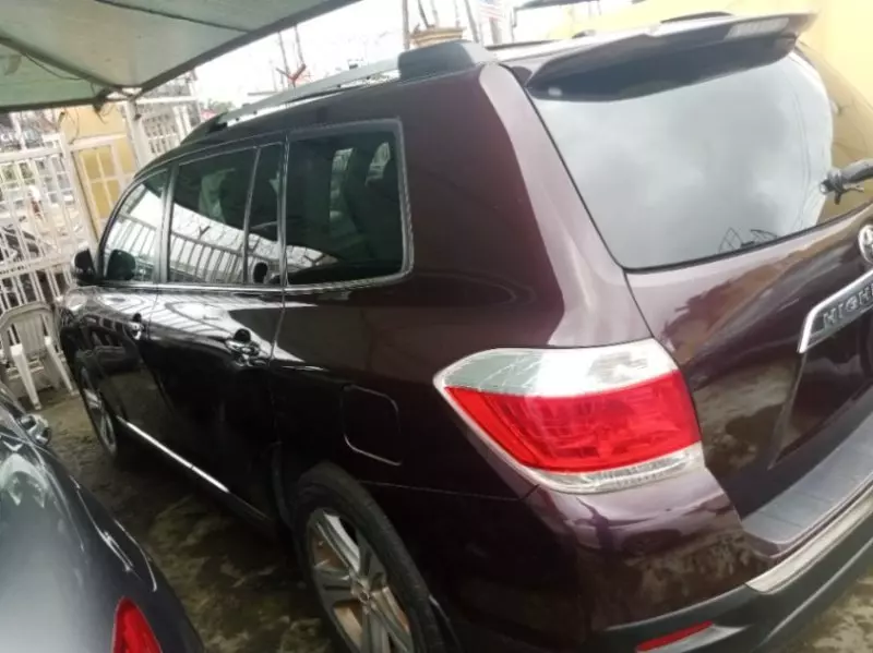 Toyota Highlander   - 2013
