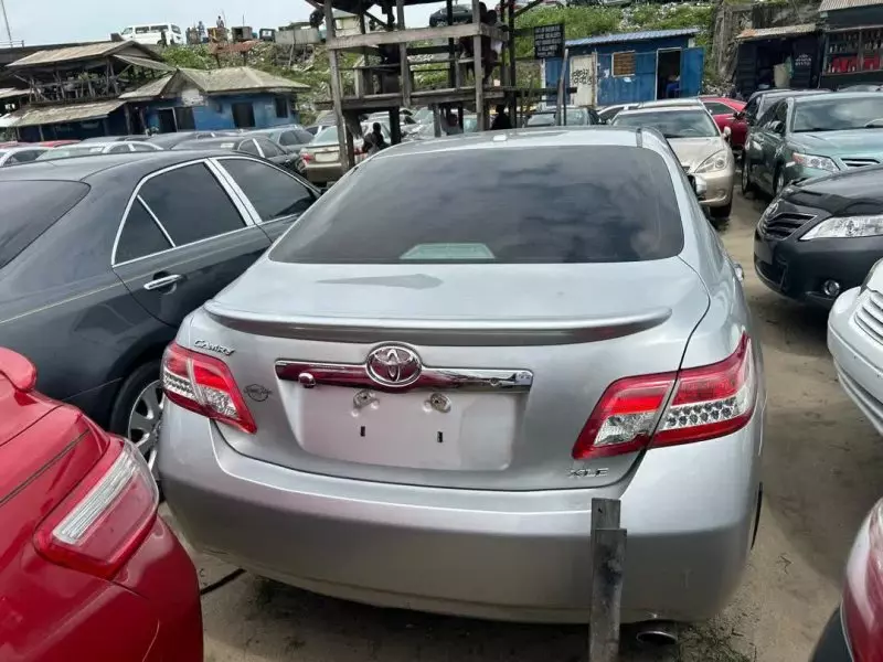 Toyota Camry   - 2011
