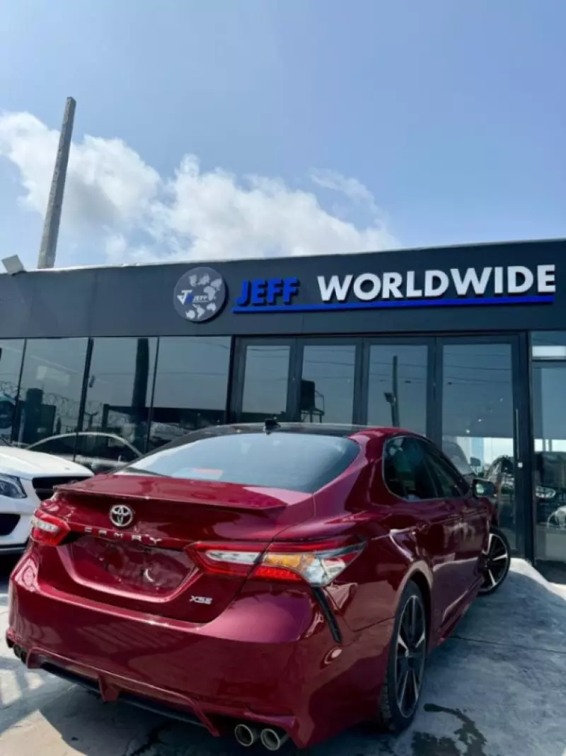 Toyota Camry   - 2018