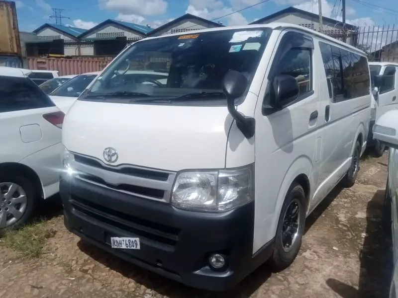 Toyota Hiace   - 2011