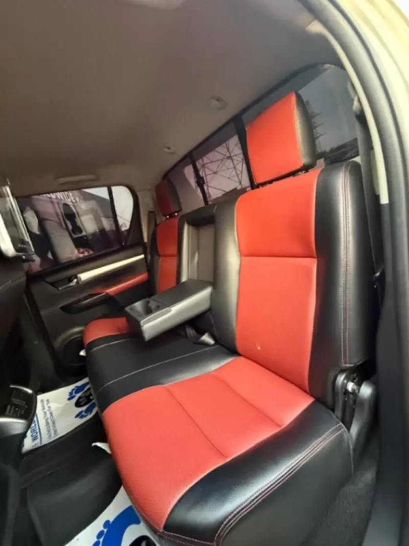 Toyota Hilux   - 2019