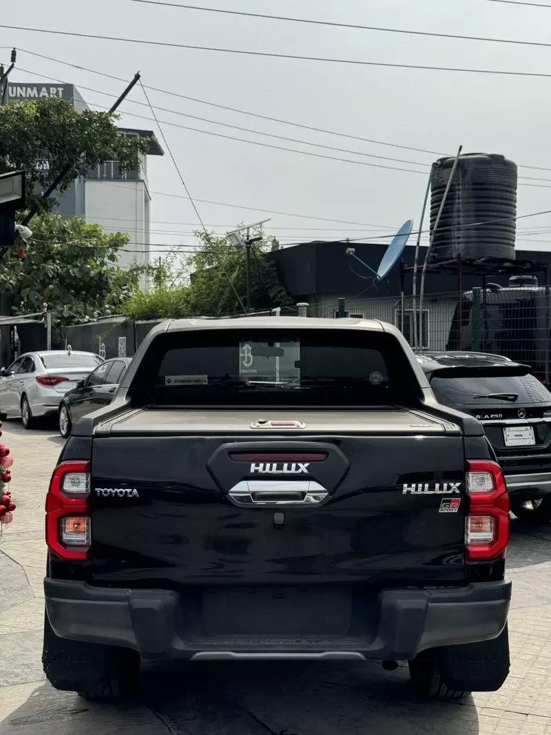 Toyota Hilux   - 2019
