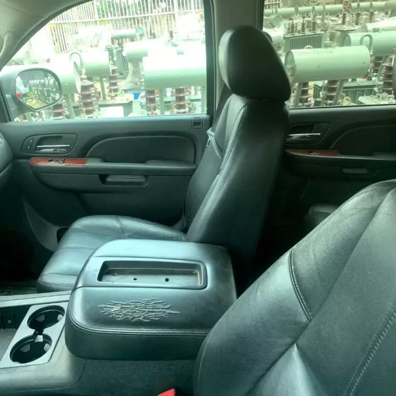 Chevrolet Suburban   - 2013