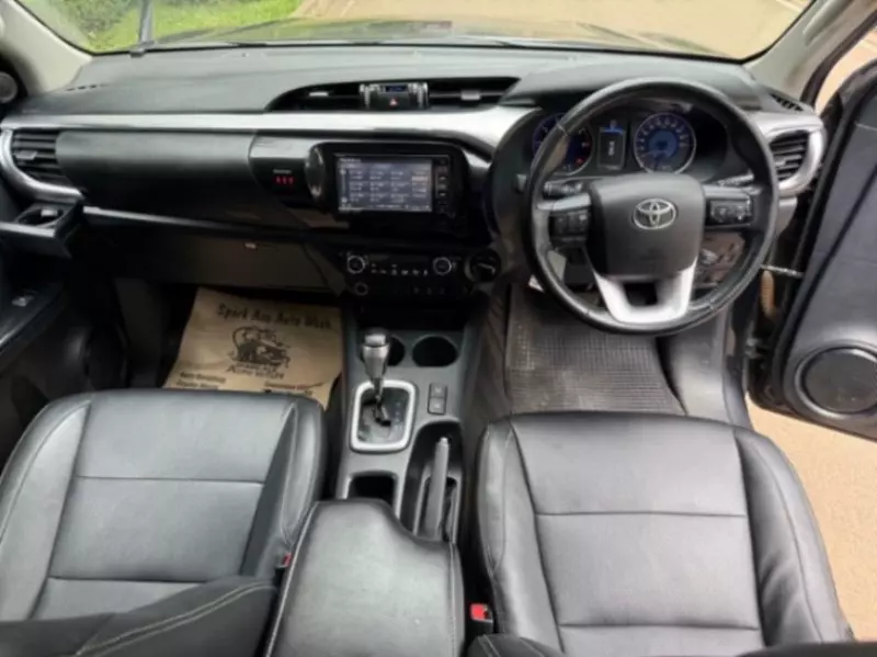 Toyota Hilux   - 2017