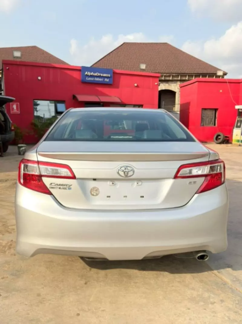Toyota Camry   - 2012