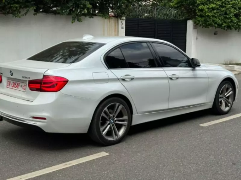 BMW 330