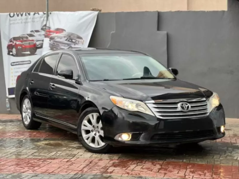 Toyota Avalon   - 2012