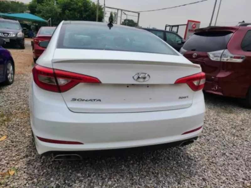 Hyundai Sonata   - 2015