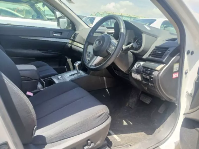 Subaru Legacy   - 2011