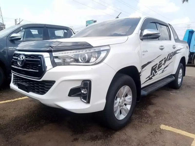 Toyota Hilux   - 2019