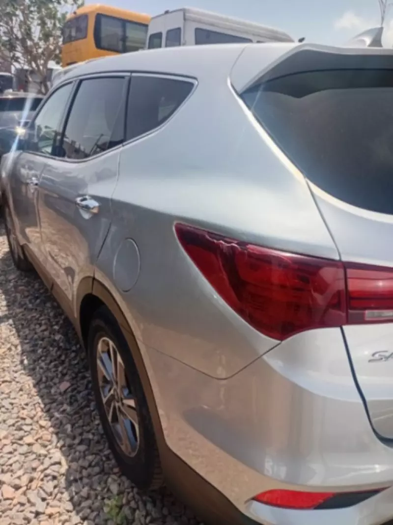 Hyundai Santa Fe   - 2017