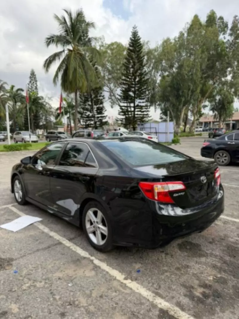 Toyota Camry   - 2012
