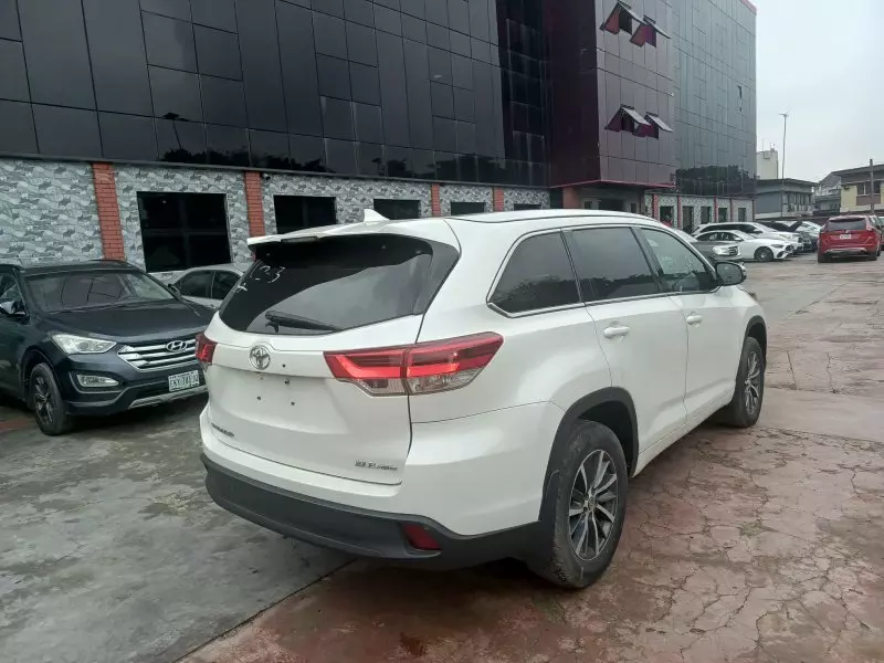 Toyota Highlander   - 2017