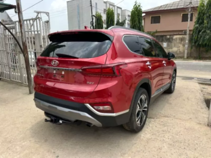 Hyundai Santa Fe   - 2019