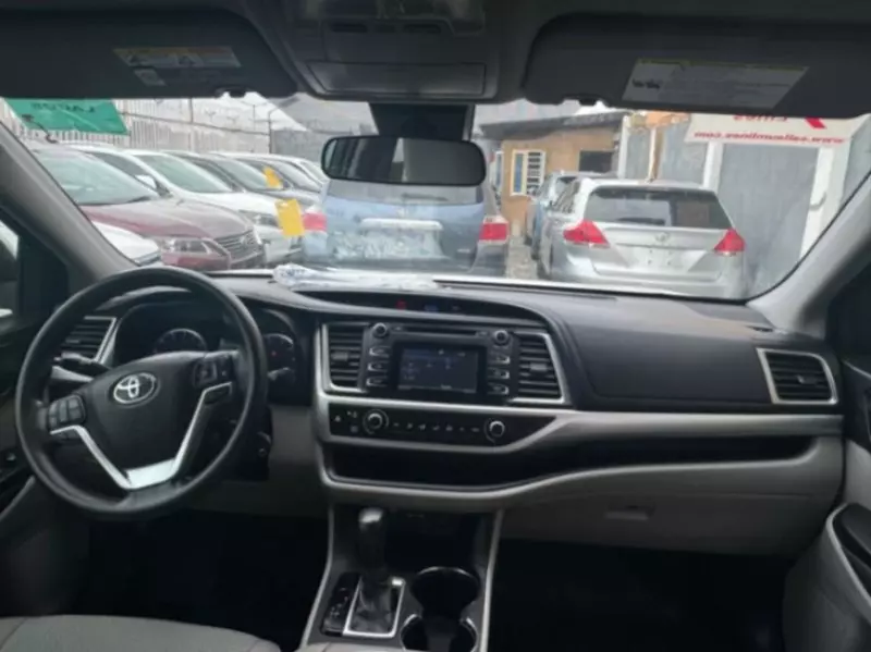 Toyota Highlander   - 2019