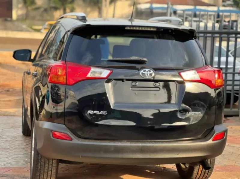 Toyota RAV 4   - 2015