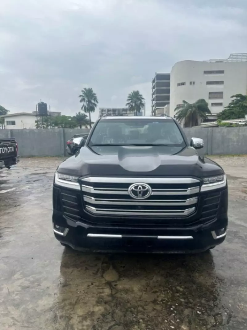 Toyota LAND CRUISER 300 LC300