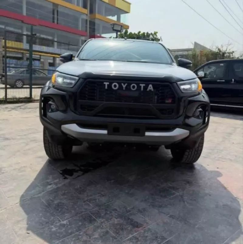 Toyota Hilux   - 2025