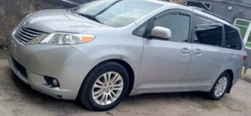 Toyota Sienna   - 2015