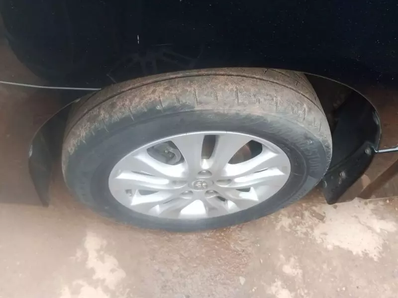 Toyota Noah   - 2012