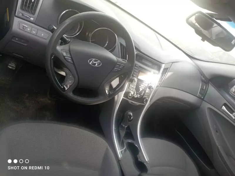 Hyundai Sonata   - 2012
