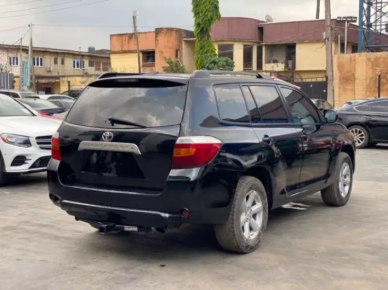 Toyota Highlander   - 2010