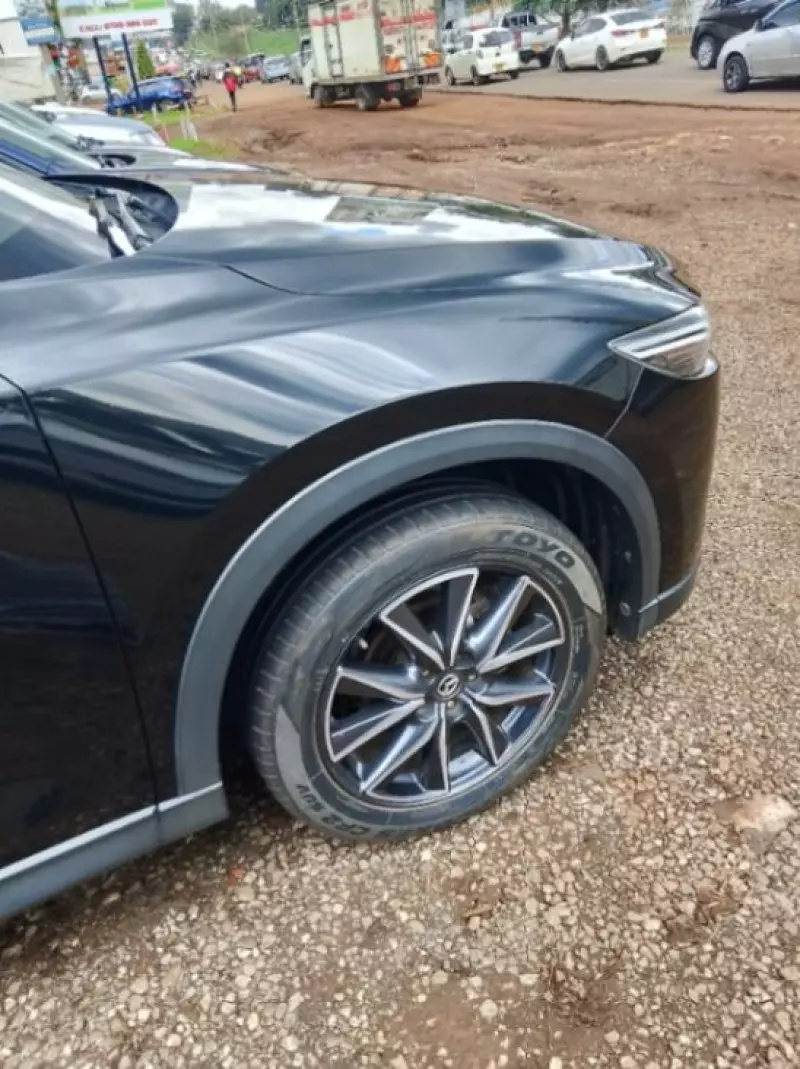 Toyota Harrier   - 2017