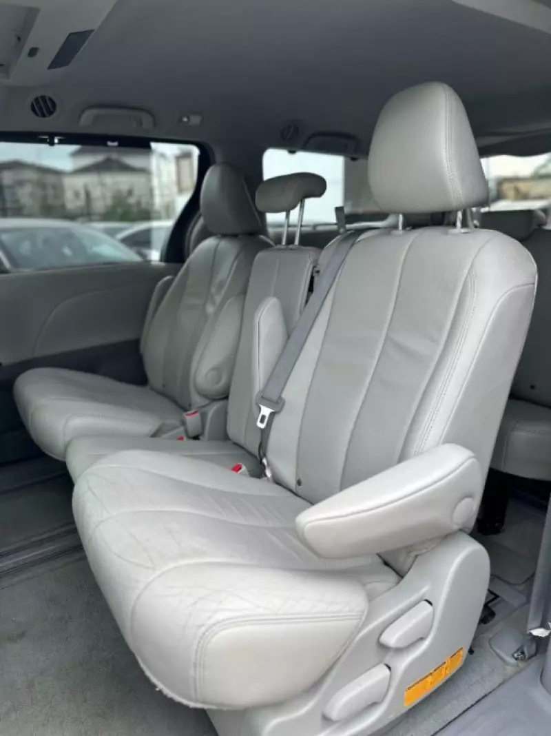 Toyota Sienna   - 2013