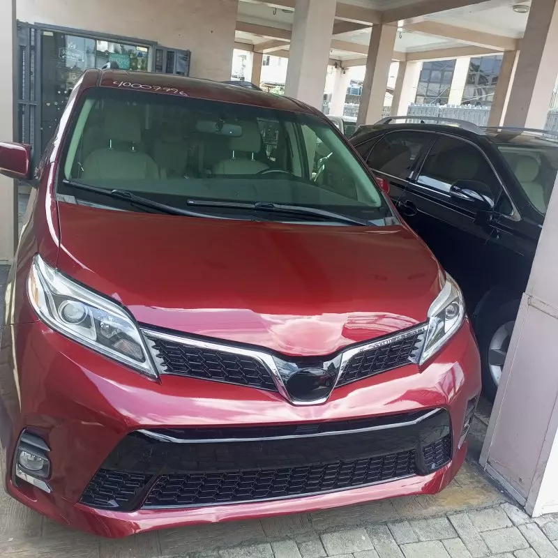Toyota Sienna   - 2015