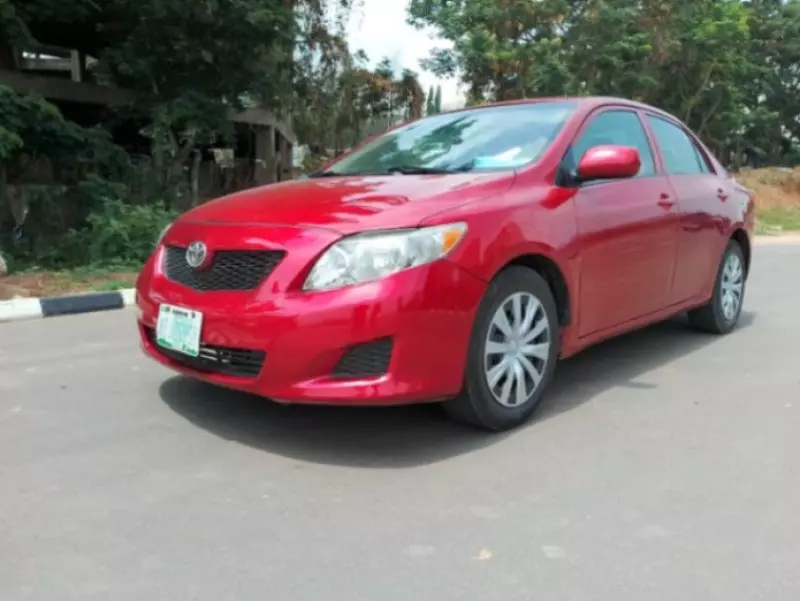 Toyota corolla   - 2010