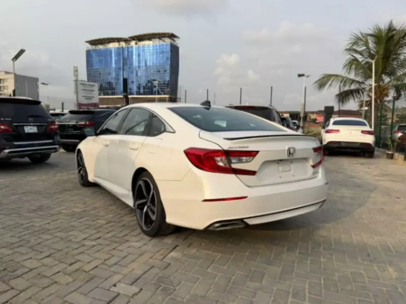 Honda Accord   - 2022