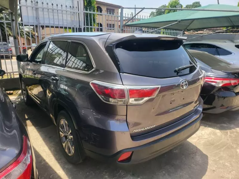 Toyota Highlander   - 2015