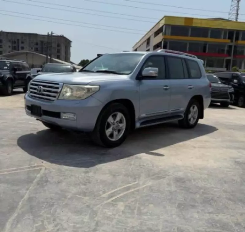 Toyota  Land Cruiser VXR V8   - 2010