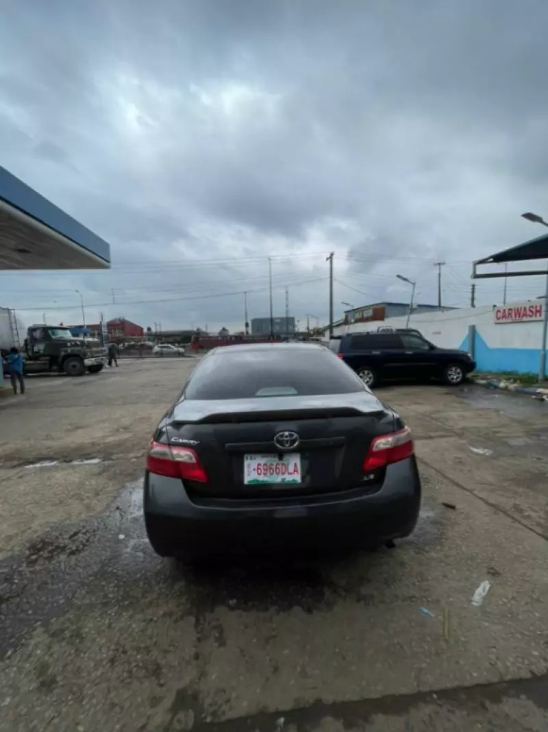 Toyota Camry   - 2009
