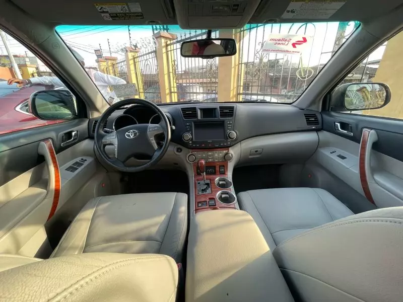 Toyota Highlander   - 2010