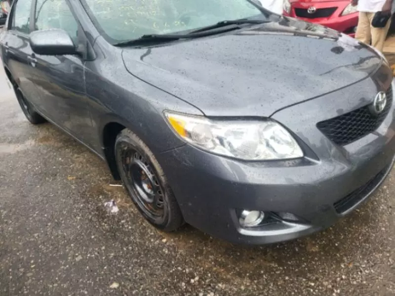 Toyota Corolla   - 2009