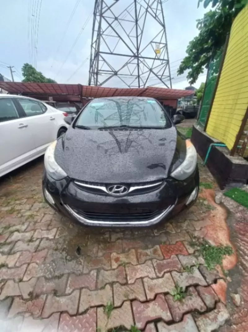 Hyundai Elantra   - 2013