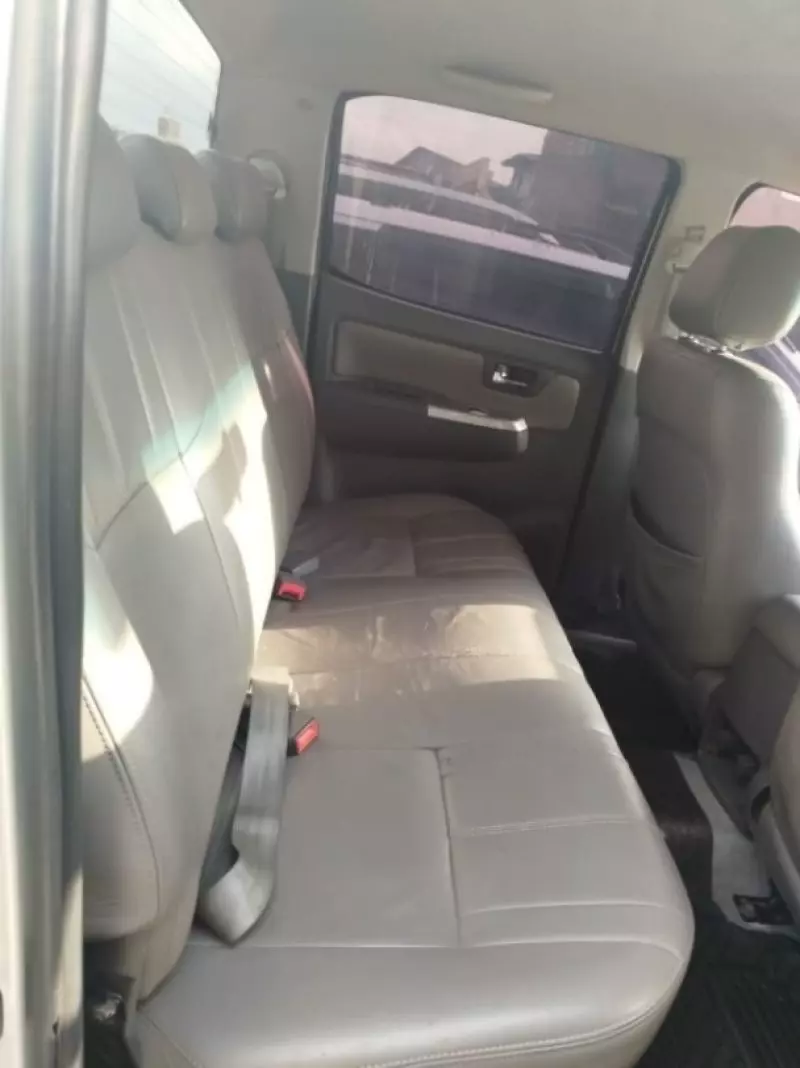 Toyota Hilux   - 2015