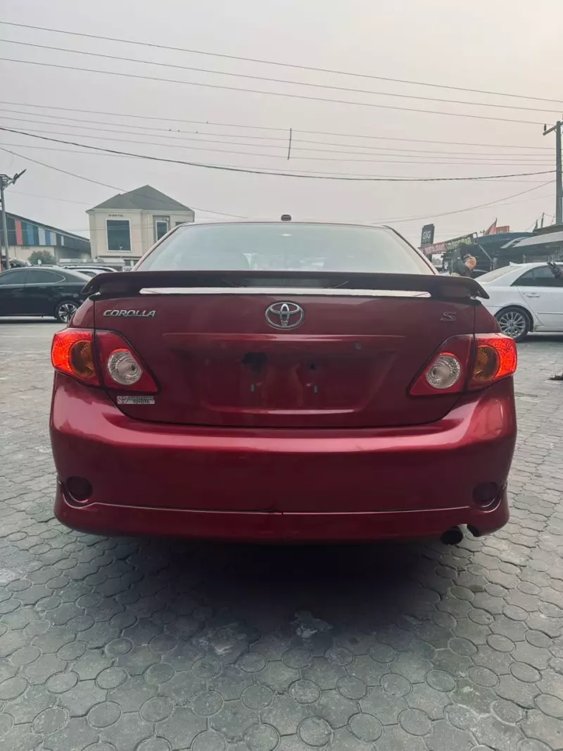 Toyota corolla   - 2010