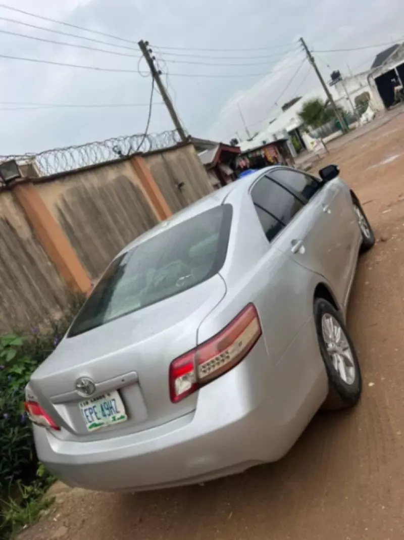 Toyota Camry   - 2010