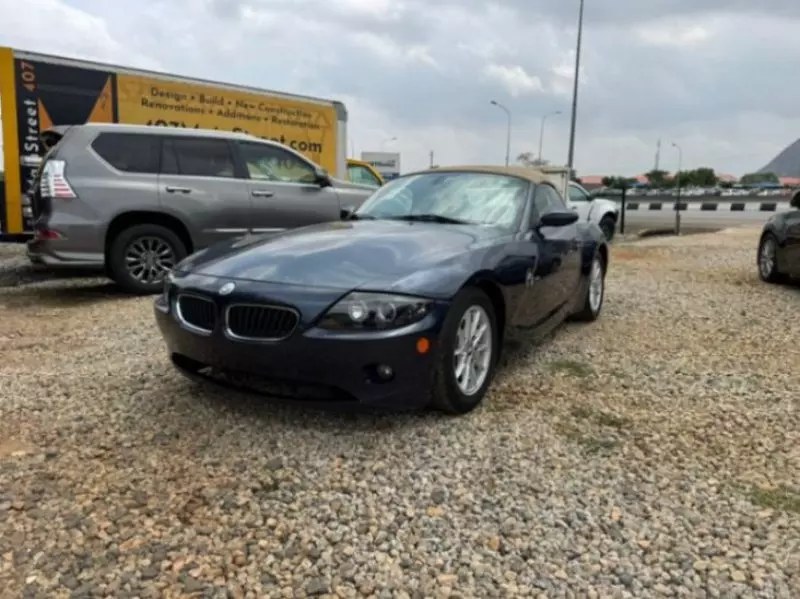 BMW 330i   - 2005