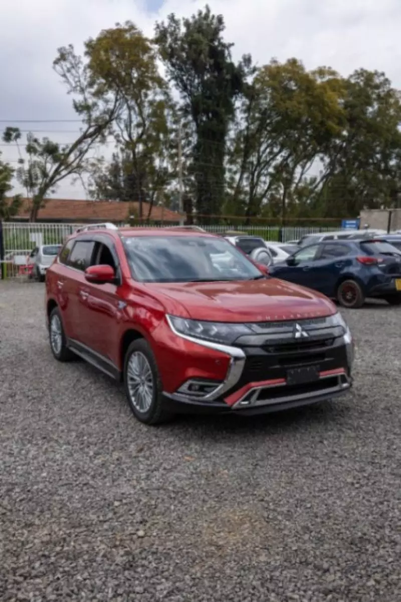 Mitsubishi Outlander hybrid    - 2019